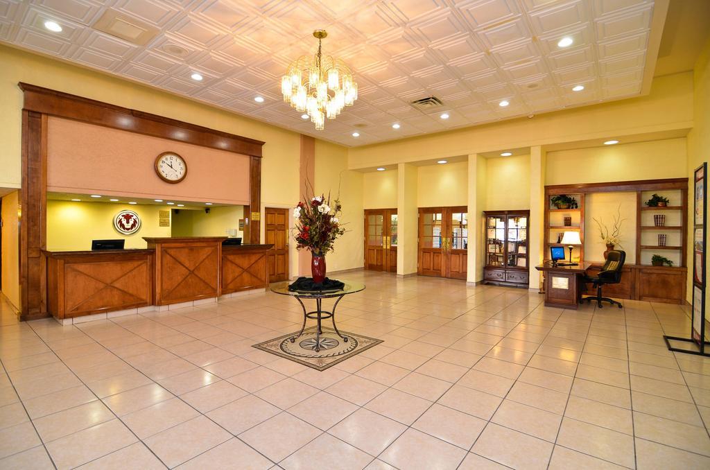 Red Lion Hotel Farmington Exterior photo